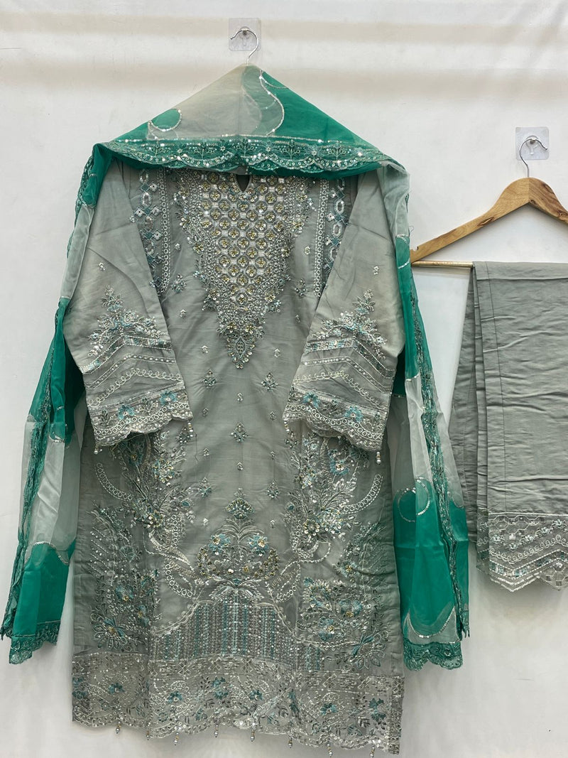 Husnara 5162 E Organza With Heavy Embroidery Worked Pakistani Suits